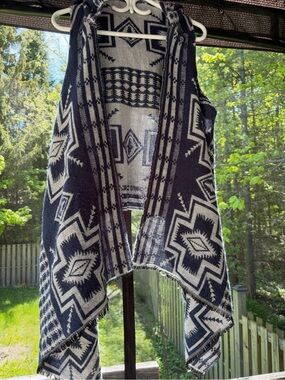 Open-Front Aztec Knit Vest - Navy & Cream